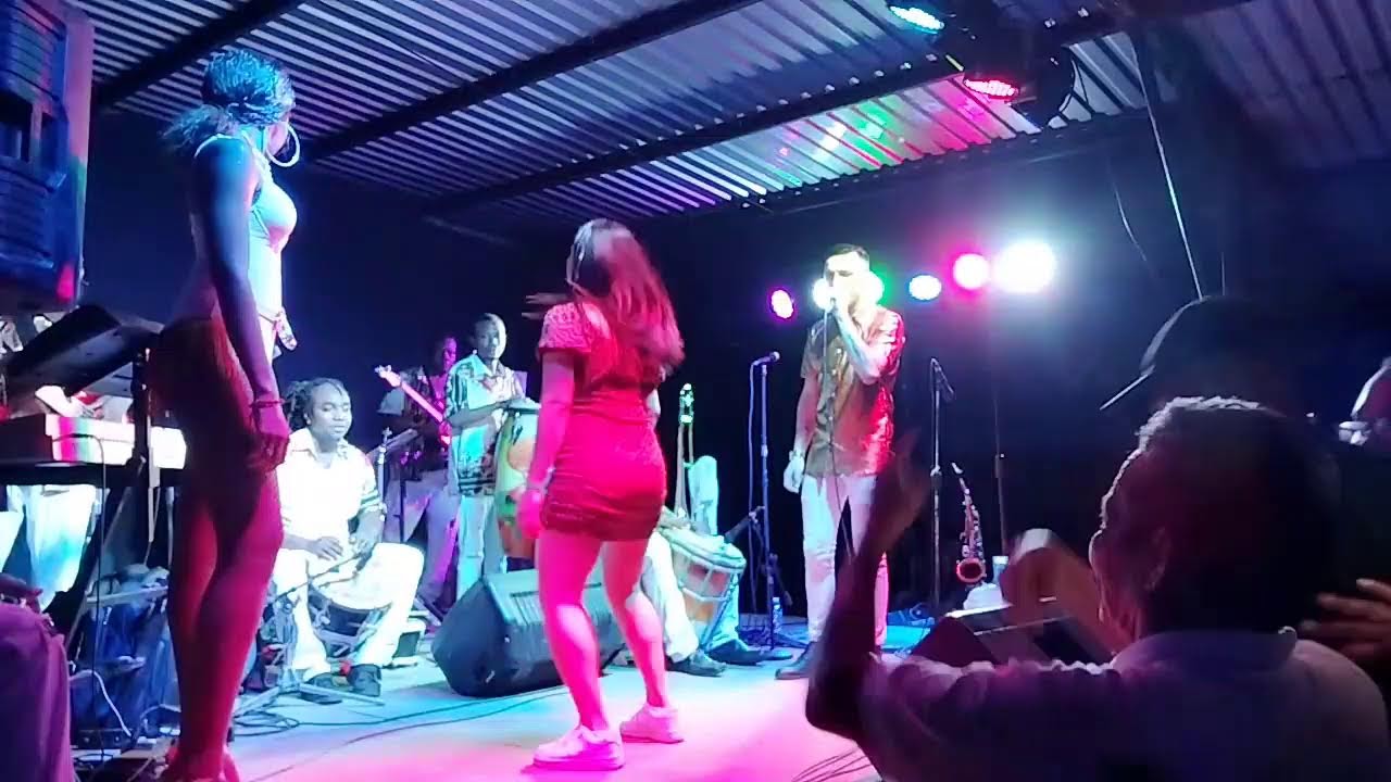 LOS HERMANOS ARRIOLA  EN VIVO SOCCER SPORT BAR SAN PEDRO SULA