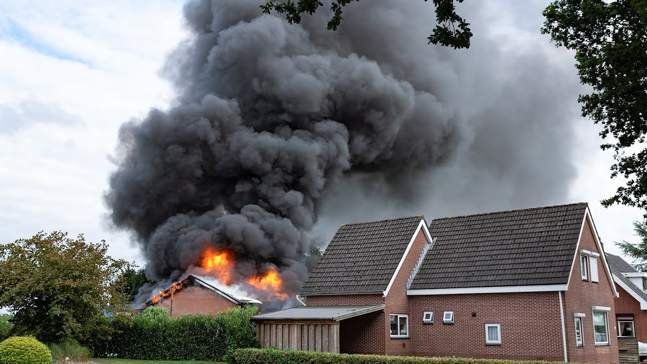 Grote brand verwoest grote schuur in Barger-Compascuum