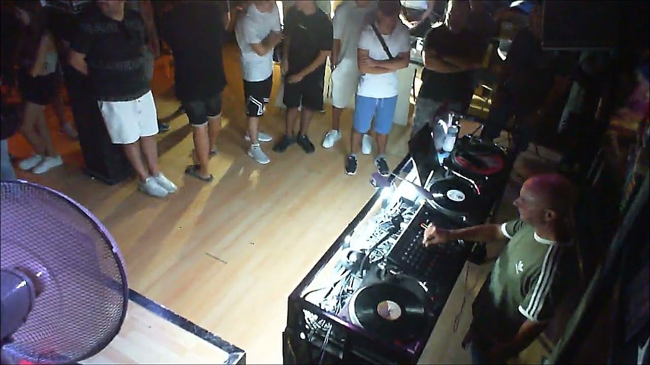19/09/25 presentación 45 rpm vol.3 con chumi dj en discos comix