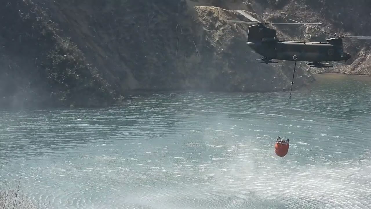 2026 02 23 　栃木県鹿沼市　南摩ダム　自衛隊ヘリ　山火事散水消火
