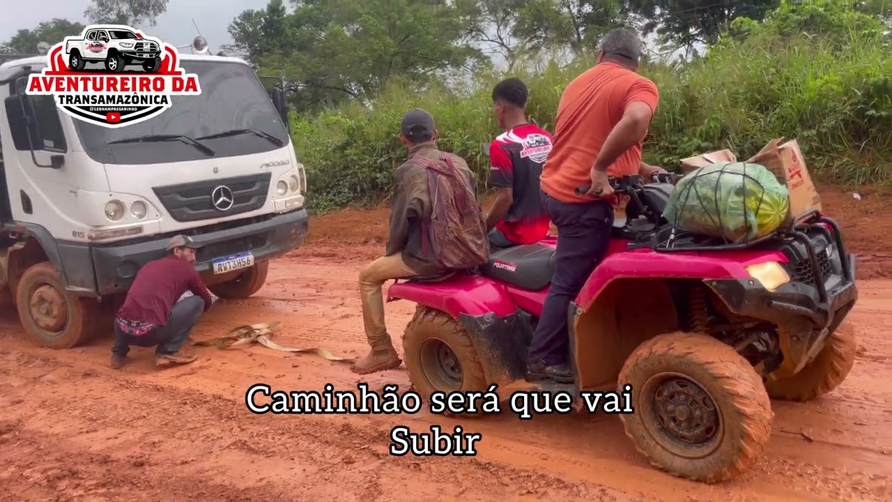 Será que sobe #viral #estrada #caminhão #atoleiro #viralvideo #carros 