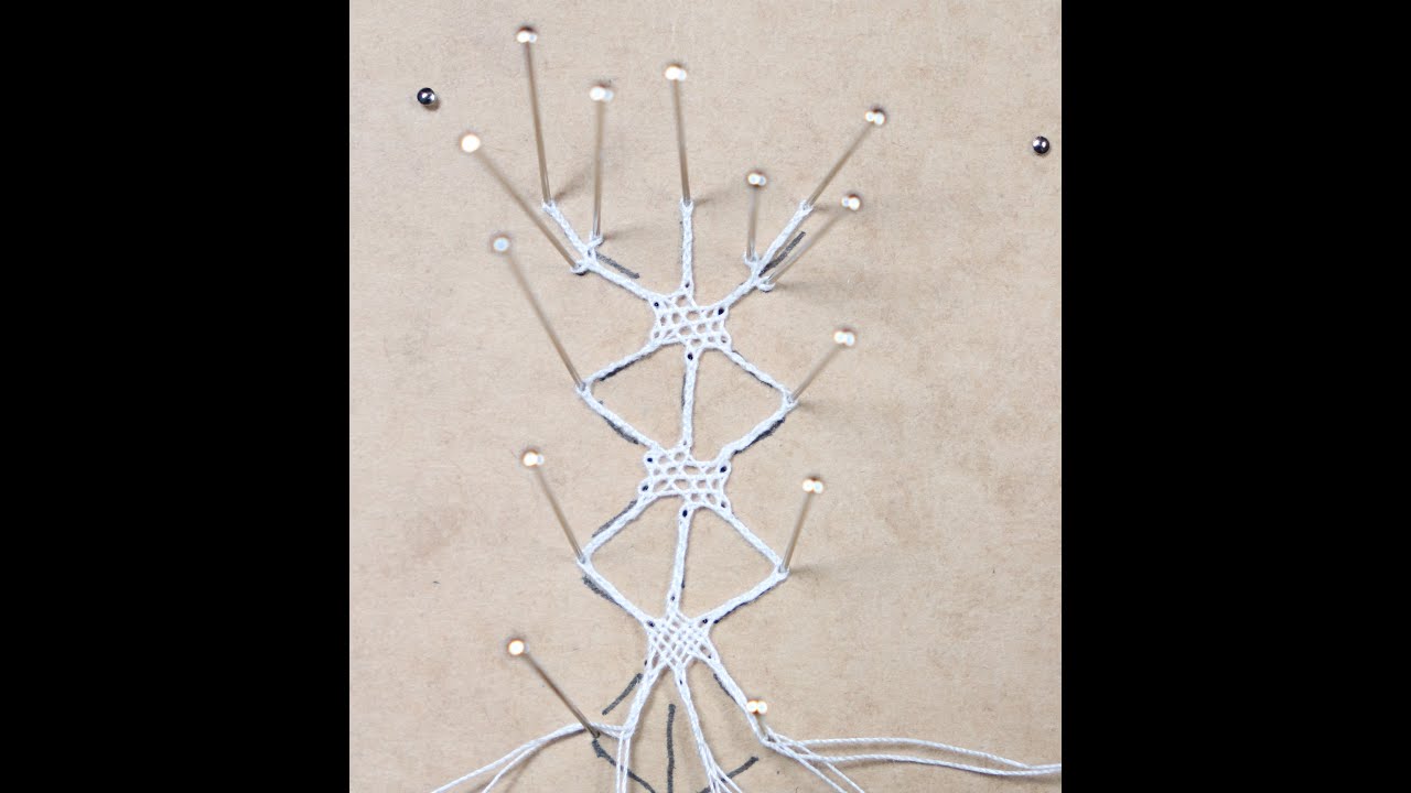 How to work Bedfordshire buds and plaits in bobbin lace