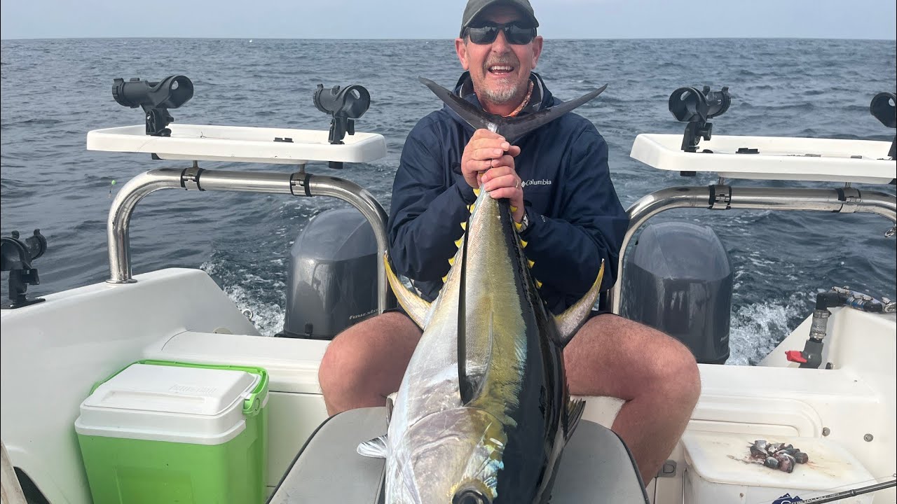 Catching a giant TUNA!! (Cape Vidal day 5 of 5)
