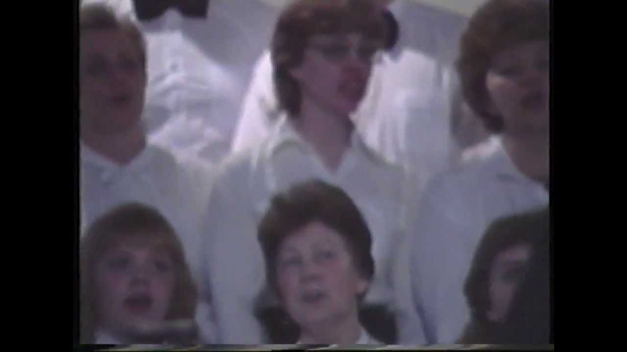 Kirkjuk&oacute;rinn &iacute; Borgarnesi og Karlak&oacute;rinn Vegfarendur Borgarnesi.Veturinn1982 H&Ouml;LLITV