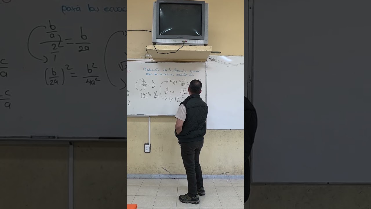 Deducción de la fórmula general para ecuaciones cuadráticas. 