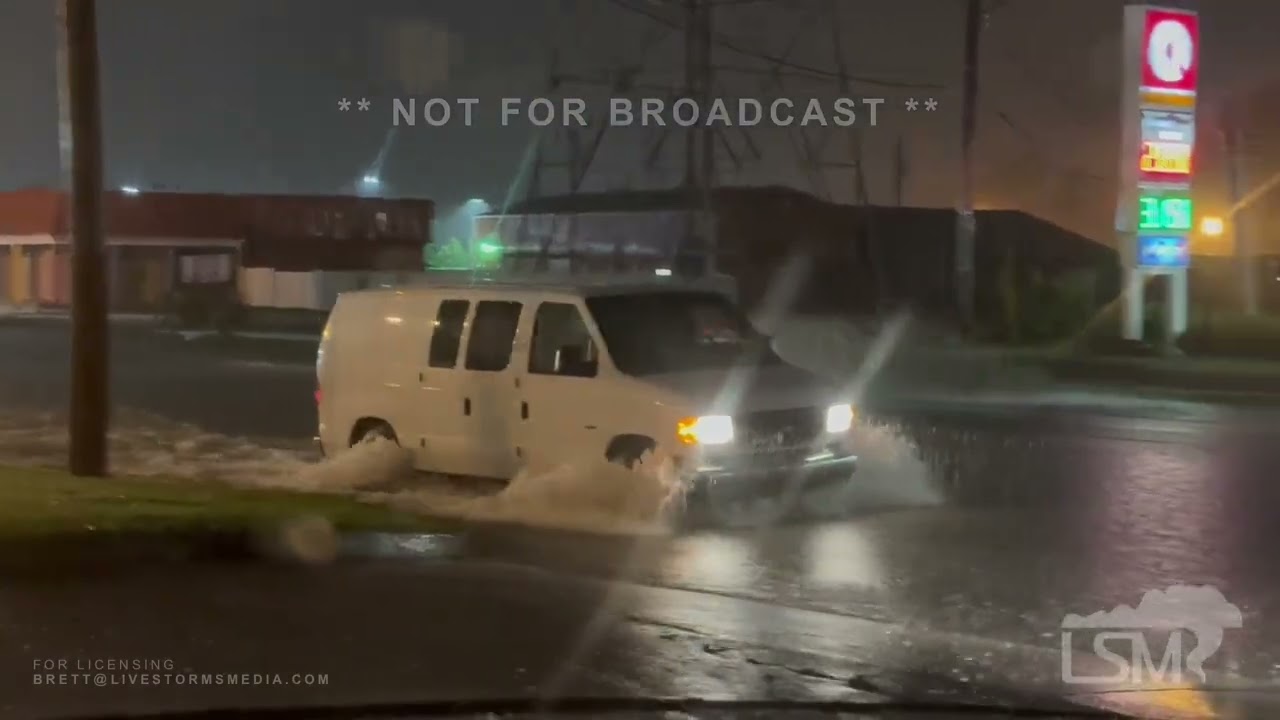 07-18-2025 Louisville, KY - Flash Flooding with cars driving through