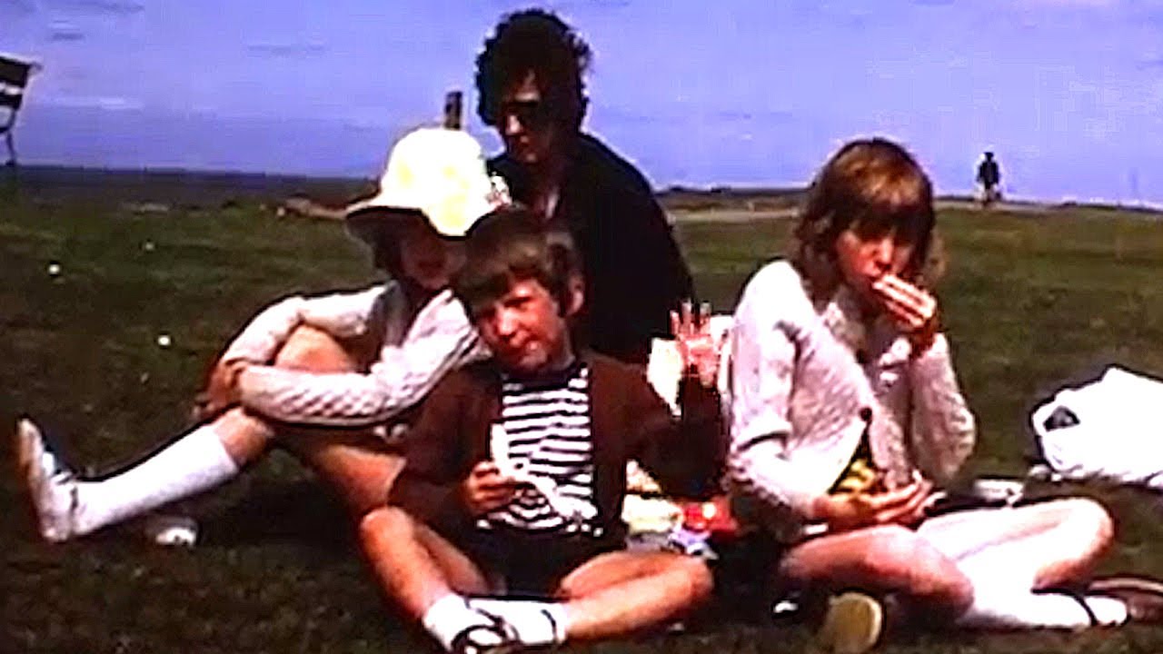 My dad's old 8mm films - family cine footage from Lancashire in the 1970s