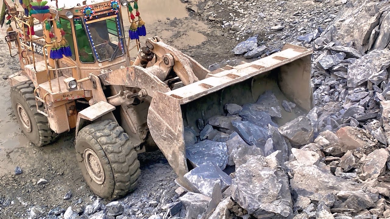 The Powerful Caterpillar 966E vs 966E Tumptruck Overloaded. Heavy machinery Loader 