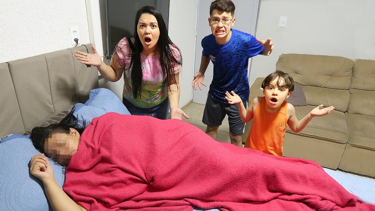TEM UMA PESSOA ESTRANHA DORMINDO AQUI EM CASA 😱😱😱- Izia e Nildo Barroso