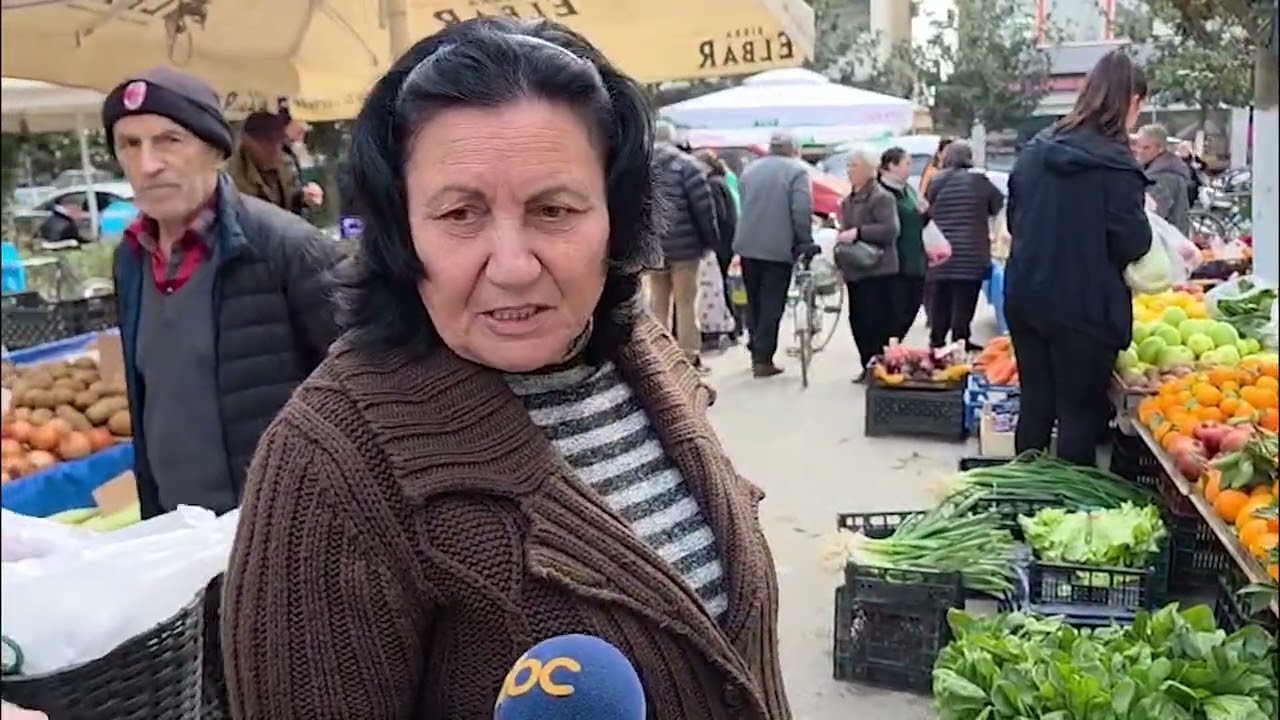 Shkatërrohen luleshtrydhet, rritet çmimi/ Fier, fermerët: Përmbytjet dëmtuan prodhimin