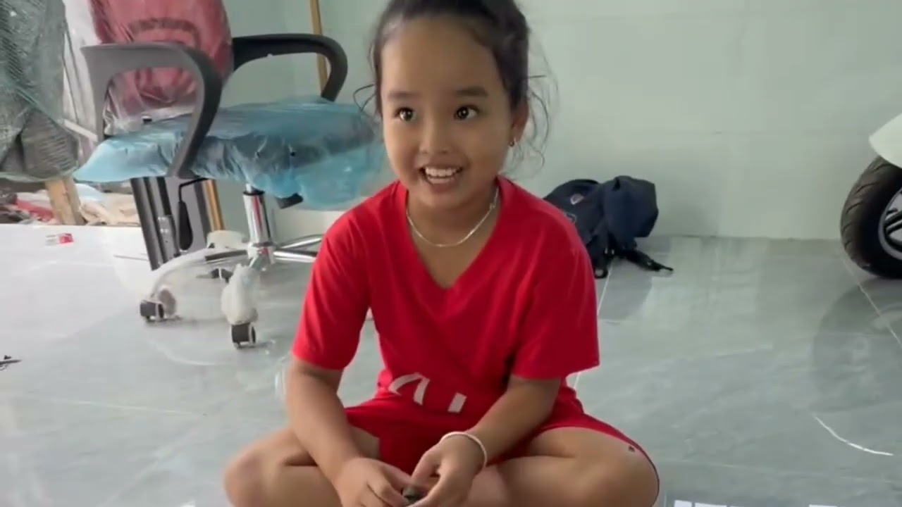 Hiện tại bé Mai và mẹ không tin đây là sự thật. 