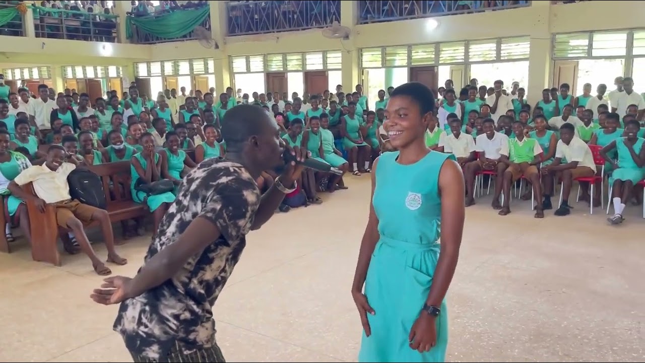 Kwadwo Nkansah acted as an old man with Bekwai SDA student Infront of the whole school…it was fun 🤩