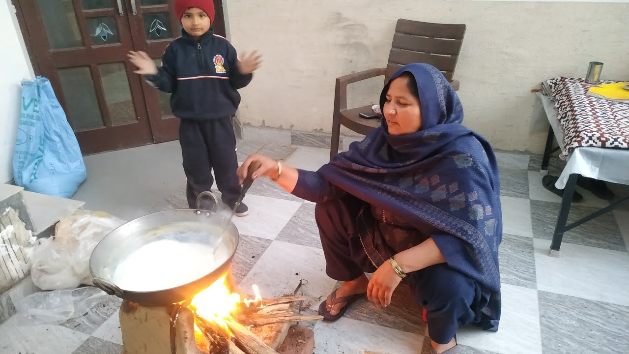 Aaj Mummy  Kya 😋Banaa Rahi Hai?