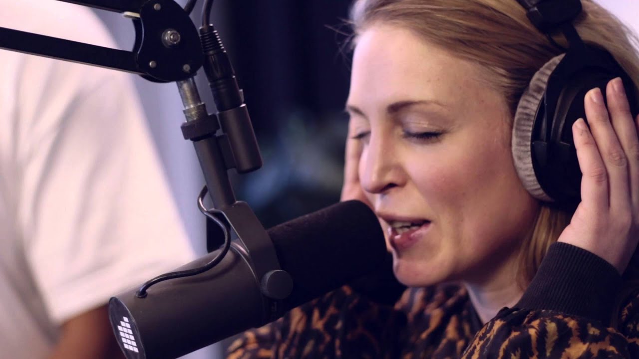 Kaliffa Ft. Syster Sol - Kontakt (Live @ East FM)