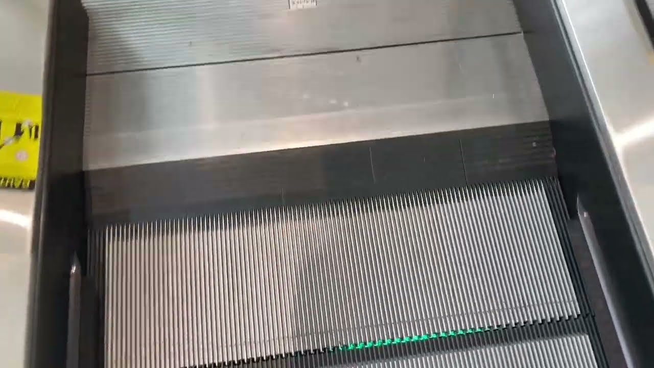 Awesome Kone north escalators @ Block 37 Downtown Chicago, IL