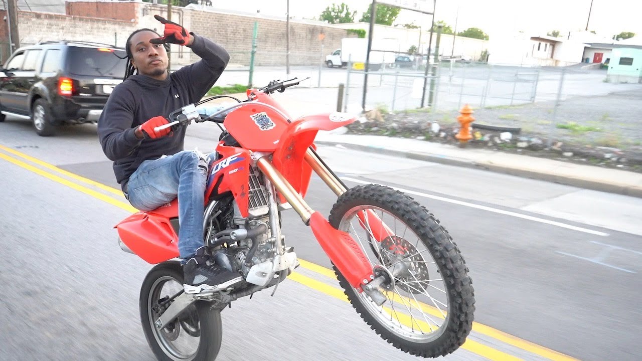 Charger Hellcat chase DIRTBIKES