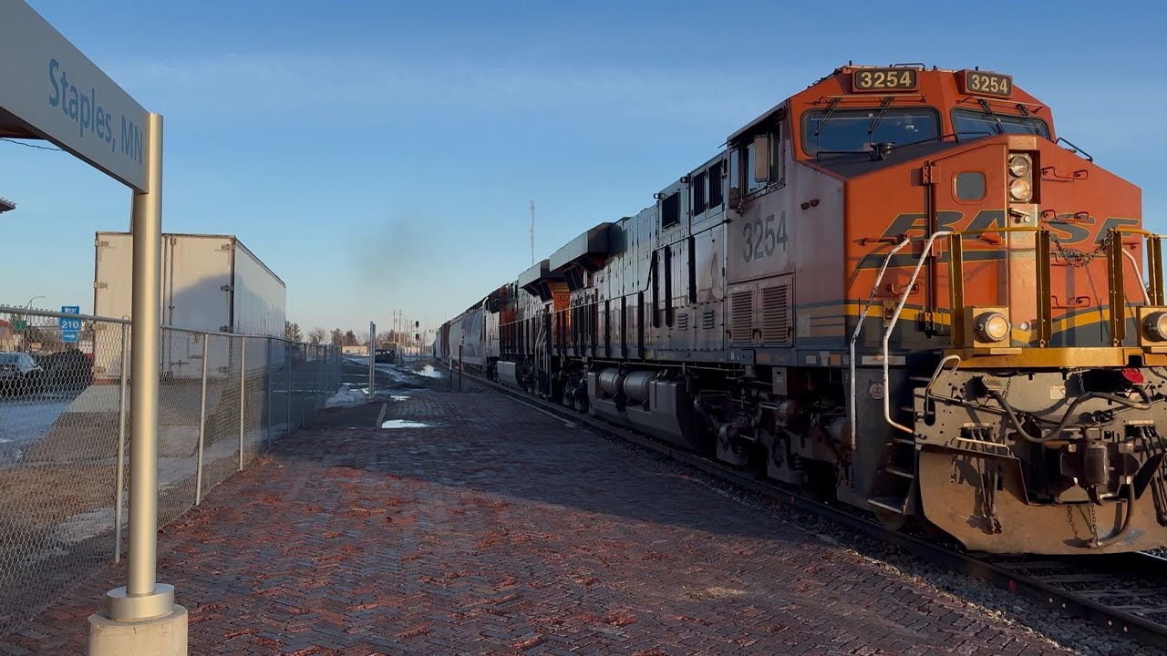 BNSF #3254 & BNSF #3275 lead this manifest. Staples Sub