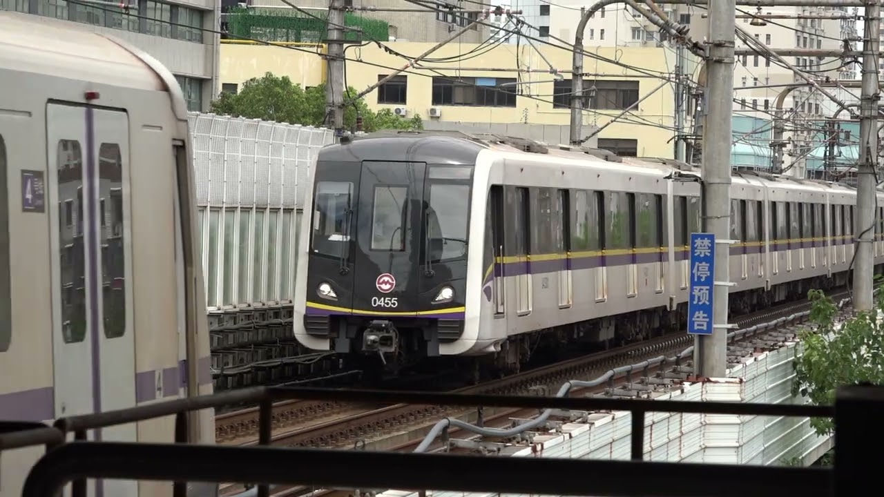 Электропоезда CNR Changchun Shanghai Metro 03A02 и CSR Zhuzhou Shanghai Metro AC05. Шанхай, Китай