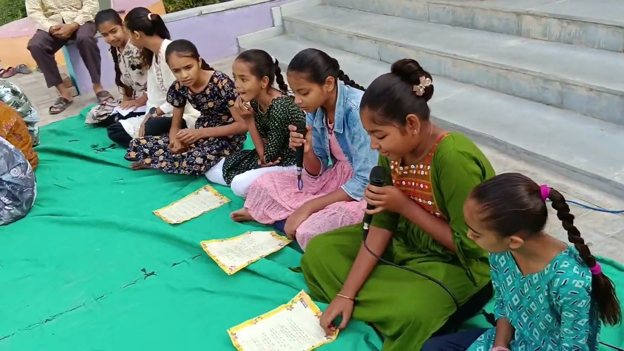 રાષ્ટ્રીય વિજ્ઞાન દિવસ નિમિત્તે ઘન પ્રવાહી અને વાયુના ગુણધર્મોને લગતી વિજ્ઞાન  ધૂન રજૂ કરવામાં આવી 