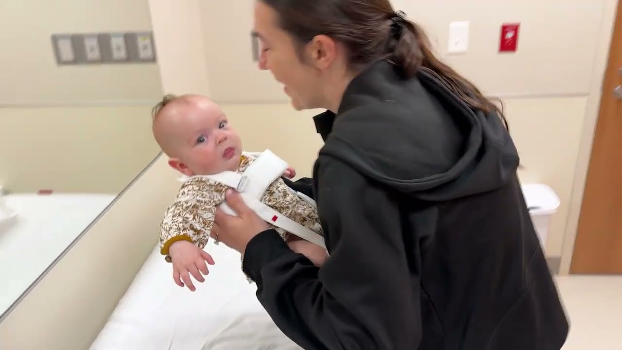 Arnés Pavlik Cómo cambiar un pañal (Pavlik Harness Changing Diaper)