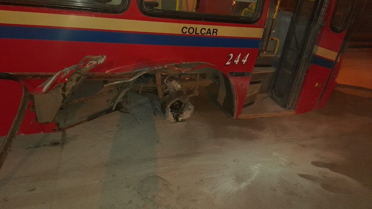 Un colectivo de Transportes La Perlita perdió una rueda regresando a Moreno y con pasaje