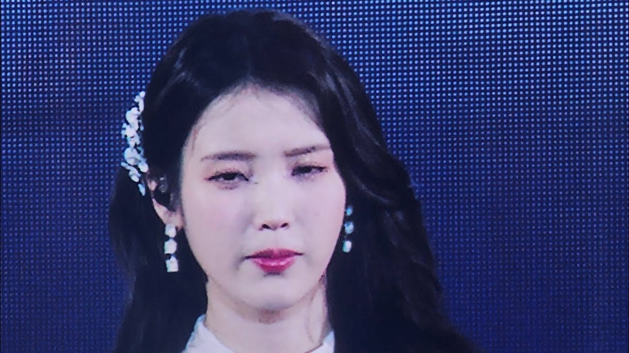 IU - Failed Encore Attempt by Berlin UAENAs 😆 + You + Talk + Lilac @ HEREH WORLD TOUR Berlin