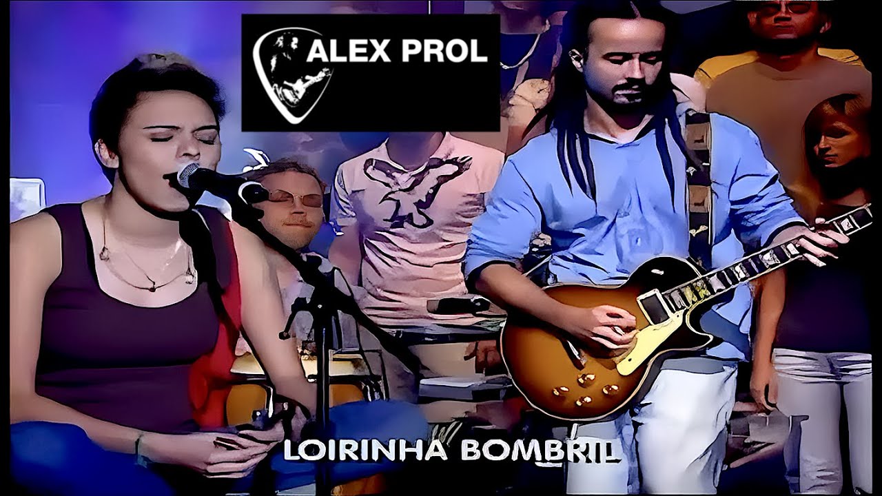 Alex Prol playing with artist Maria Gadu - “Lourinha Bombril