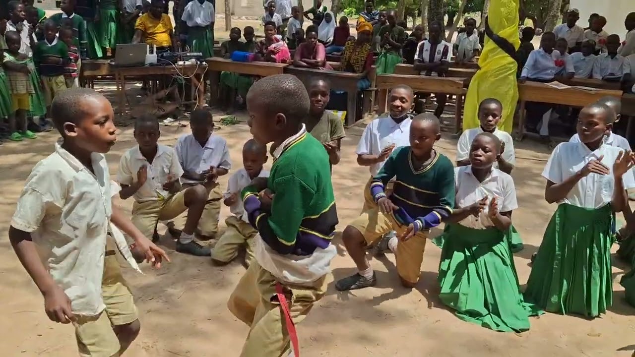 Watoto wa shule ya msingi nyang'hwale Wilaya Mbogwe mkoa wa Geita katika mahafali ya 36 mwaka 2025.