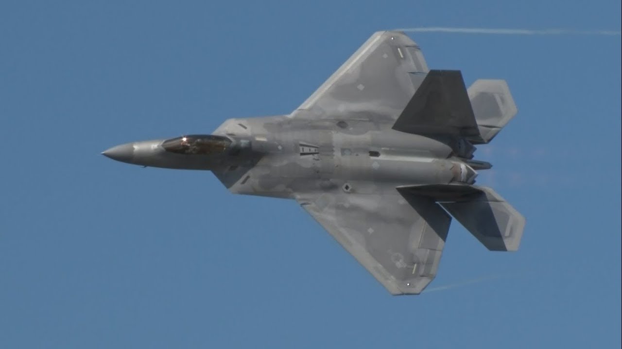 2018 NAS Oceana Airshow - F-22 Raptor Demonstration