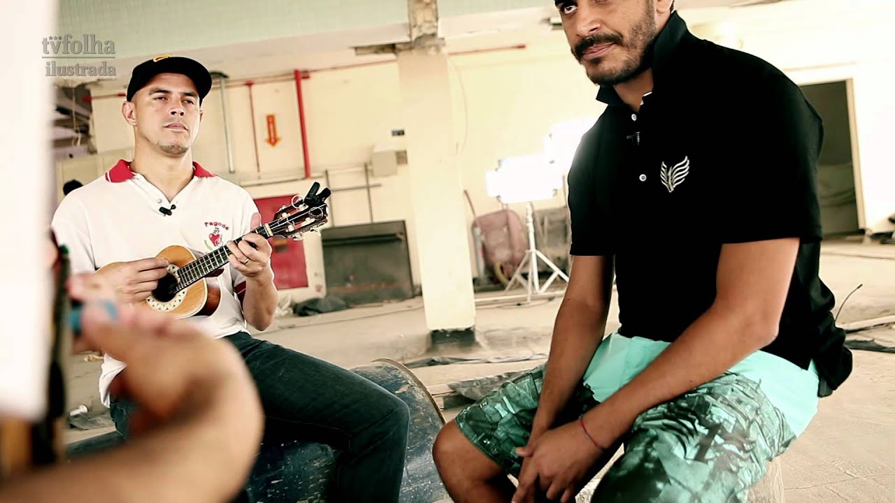 Criolo interpreta 