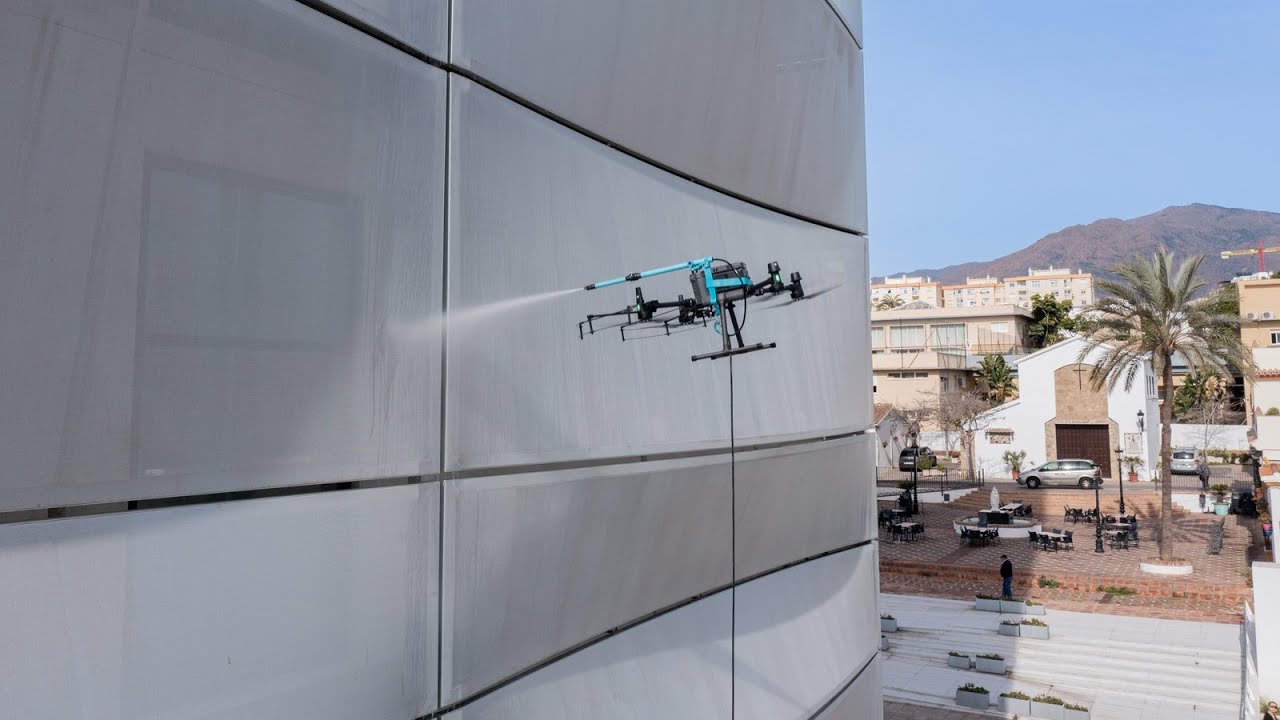 Incorporado sistema pionero de uso de drones para la limpieza de las fachadas del Mirador El Carmen