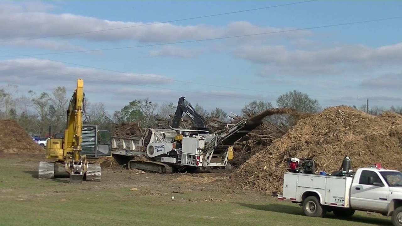 HURRICANE MICHAEL DEBRIS GRINDING PT1. DIAMOND Z DZH 4000 HORIZONTAL GRINDER