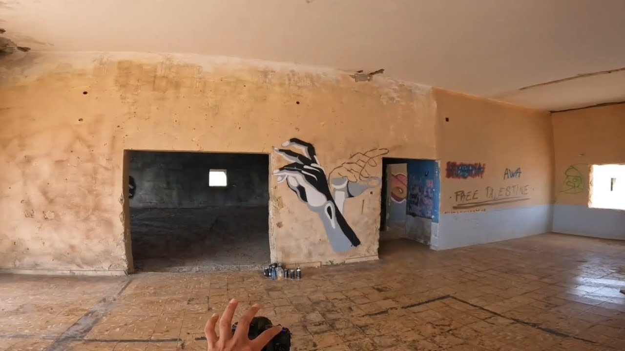 GRAFFITI DE MANOS CRUZADAS