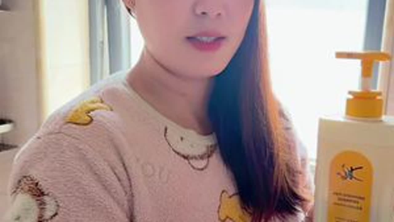 #自用分享 给我姐妹们你是不是产后掉发厉害，早上起床梳头会掉一大把一大把，还有洗一次头发也是掉头发很厉害的，谢谢，我推荐你这款防脱固发洗发水吧
