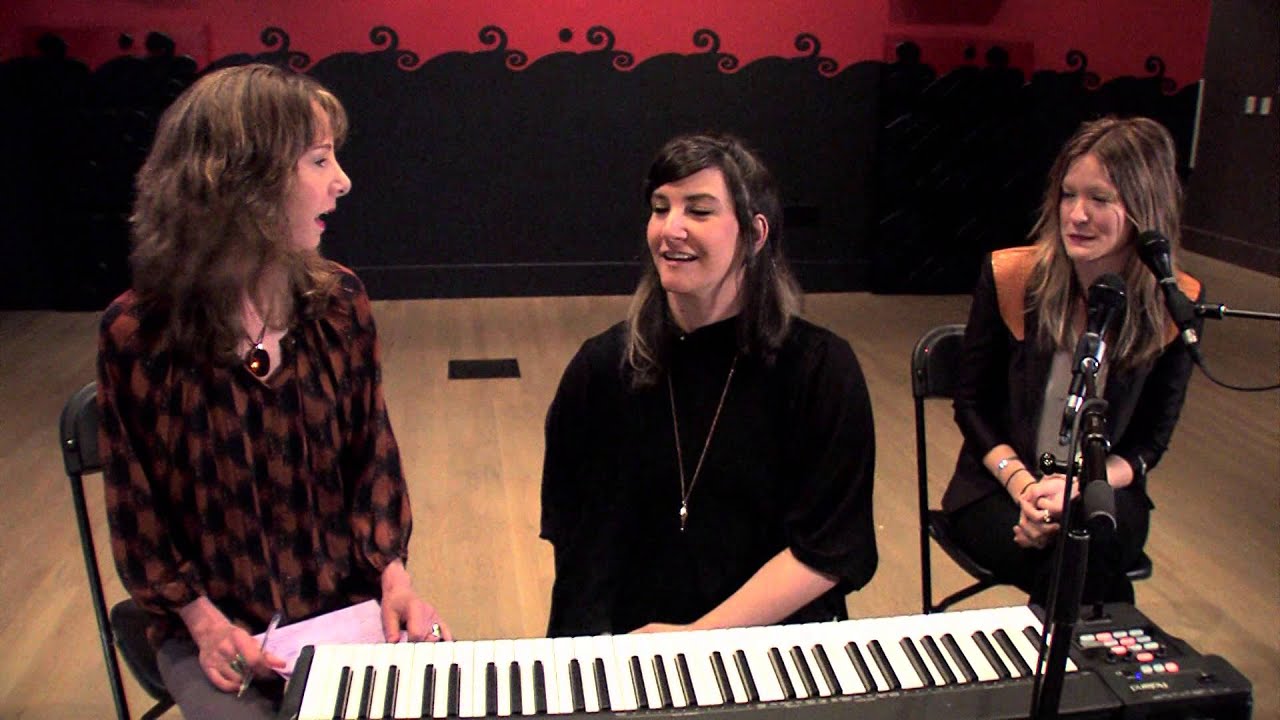 Art Zone: Mindie Lind performs 