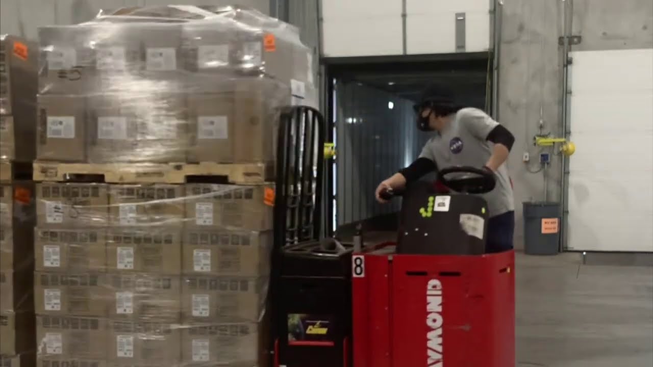 Loading Pallet Racks to a Truck || Warehouse Pallet Trucks