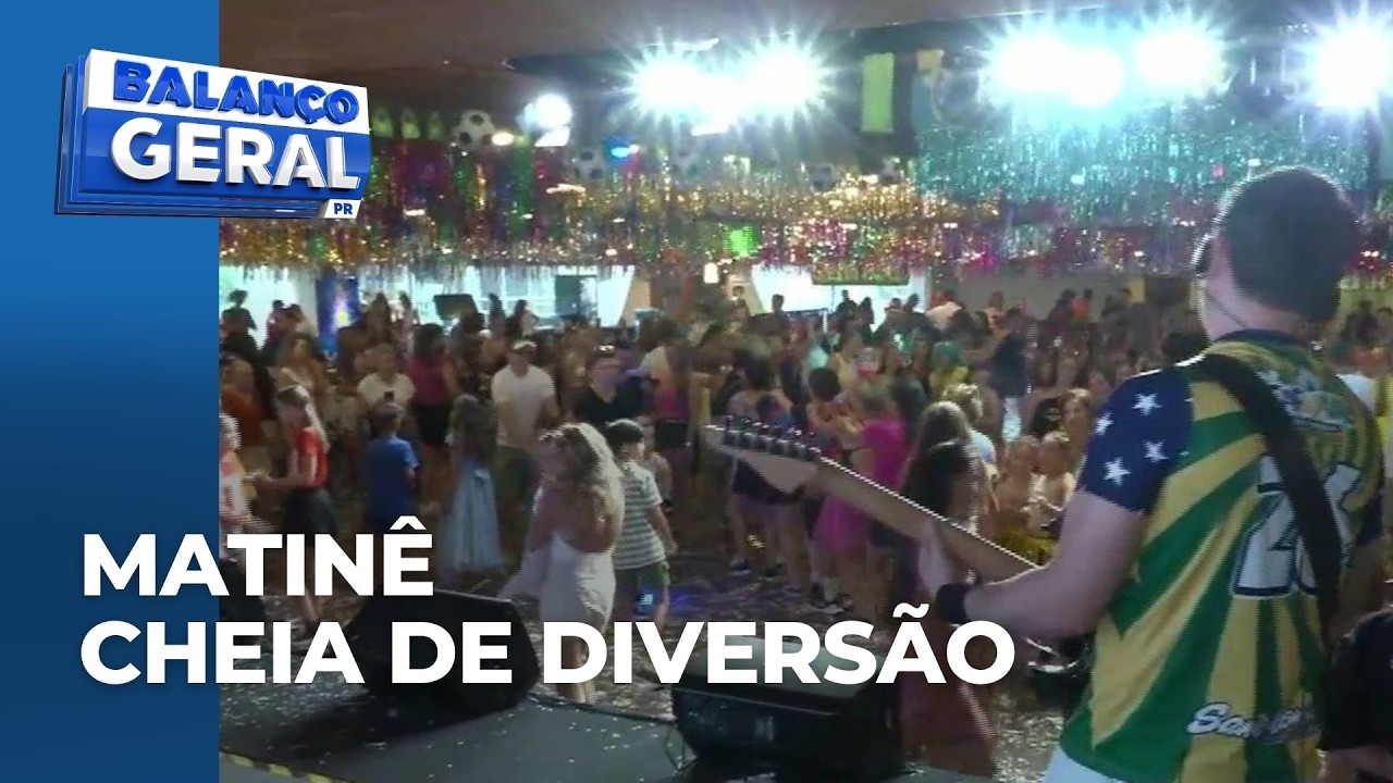 Foliões brincam no Carnaval até os últimos instantes em matinê cheia de diversão para a família