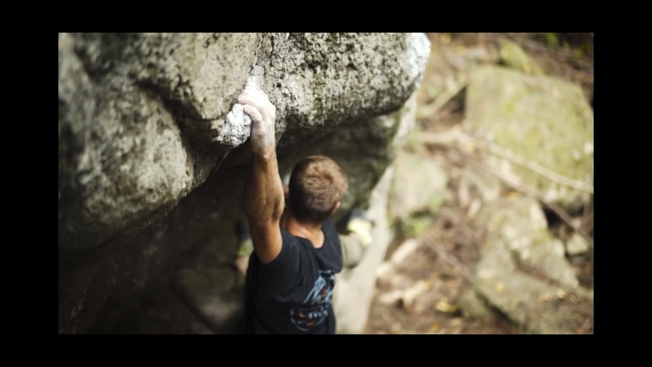 Hawaii Bouldering: left d knuckle 