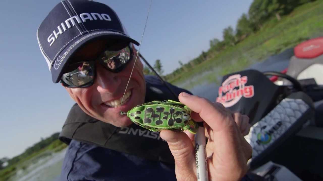 Stalking Largemouth Bass in The Junk - Dave Mercer's Facts of Fishing THE SHOW
