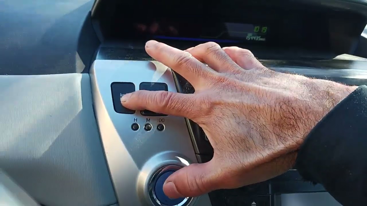 2012 TOYOTA PRIUS  REINICIAR LUZ DE MANTENIMIENTO REQUERIDO (OIL LIGHT RESET)