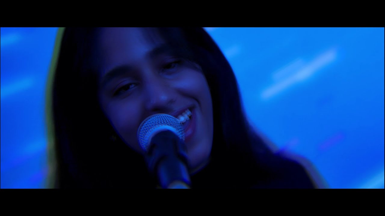 Yellow Outlet - Lluvia Eléctrica