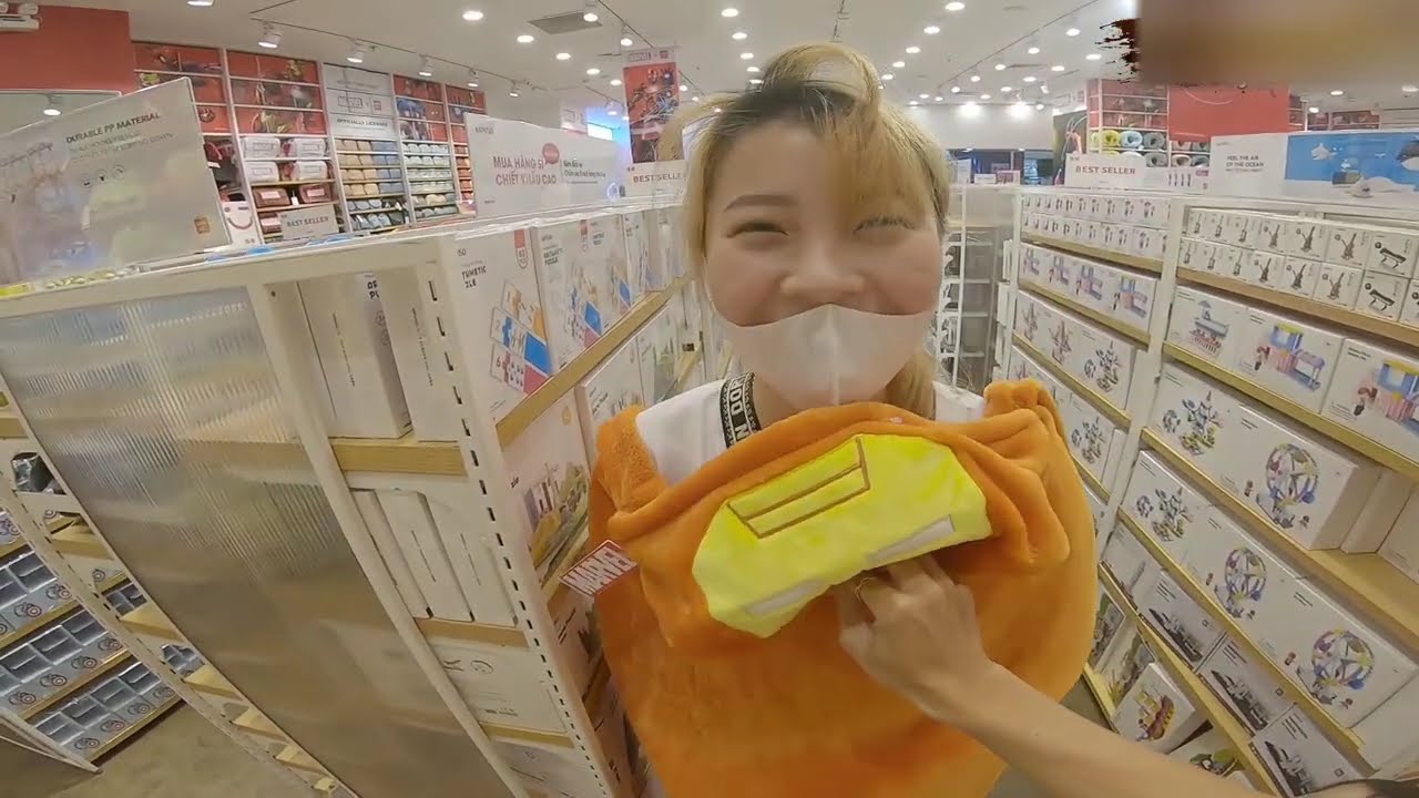 Chippy Mua tất cả đồ siêu anh hùng clip py và ba Bé Chippy Siêu Quậy hồi nhỏ Cùng Ba Mẹ | ,CP