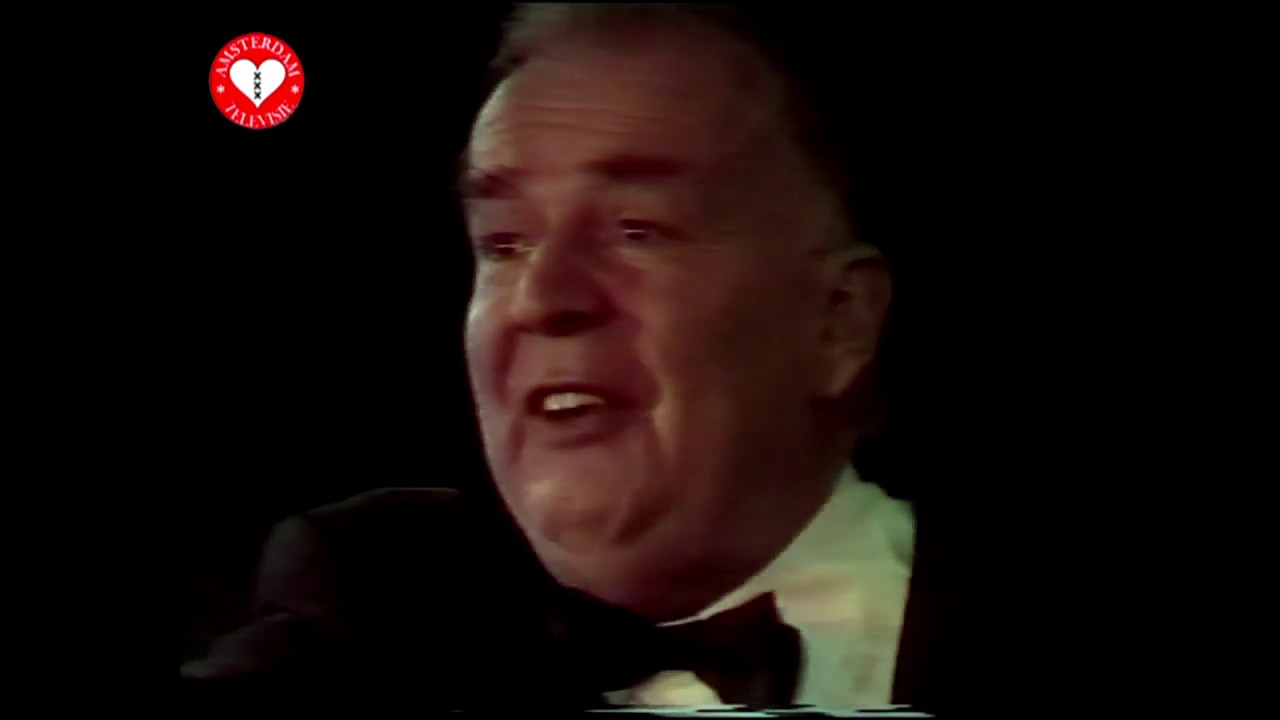 2019-18 Oudejaarsconference 1998. Rob van de Meeberg als Wim Kan. Deel 1