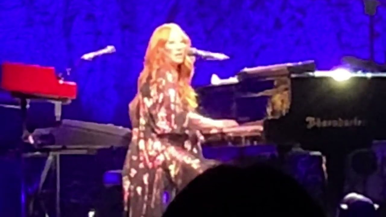 Cloud On My Tongue - Tori Amos (Paris, Olympia Hall 20/04/2023)