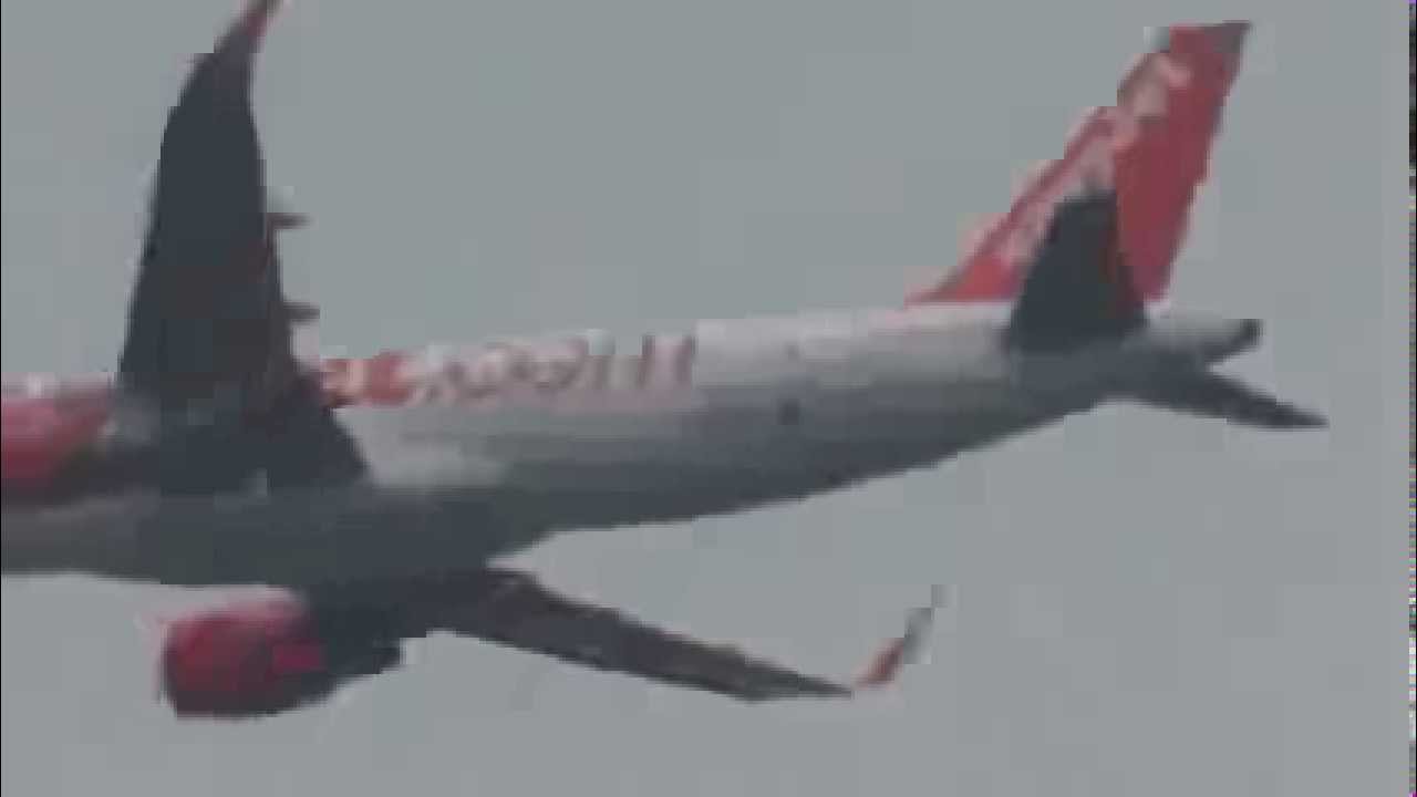 Airbus A320 Easyjet G-EZWN landing approach Hamburg Finkenwerder