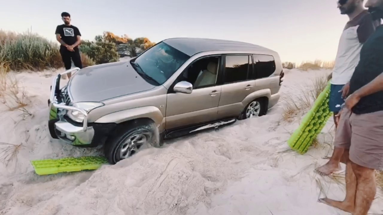 4x4 wheel  Driving Yeagarup White Sand Dunes  Pemberton in Western Australia .