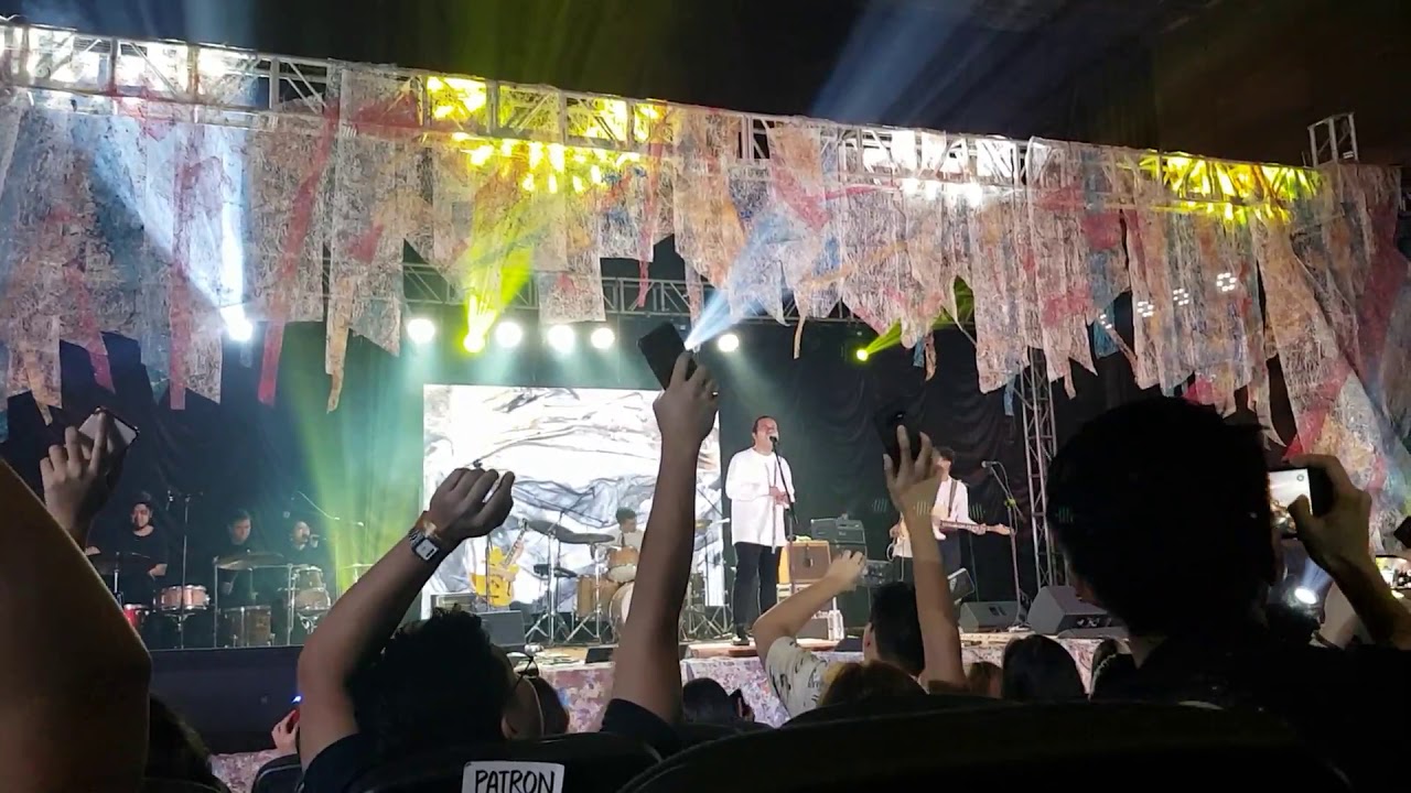 Fanfare after last song. Munimuni Kulayan Natin Concert