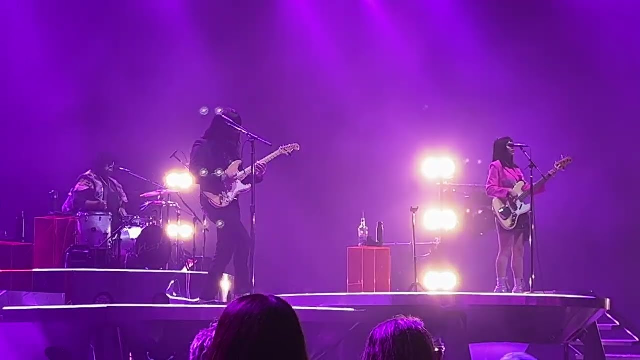 Khruangbin - Let’s Dance Medley  @ Radio City Music Hall 3-10-2022