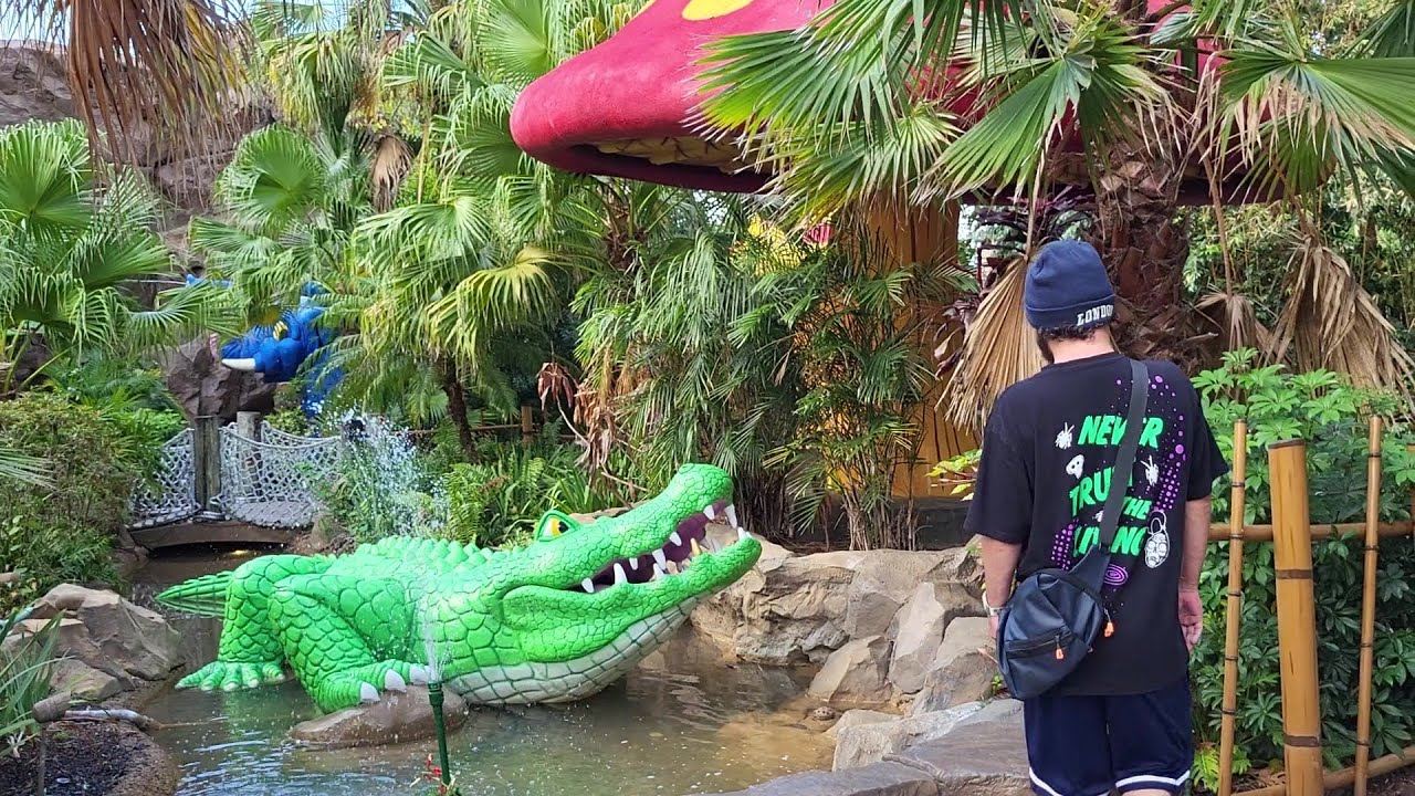 RAINFOREST CAFE AT ANIMAL KINGDOM - ANIMATED CHEETAH - GIANT ALLIGATOR FROG PLUSH TOYS COLLECTIBLES