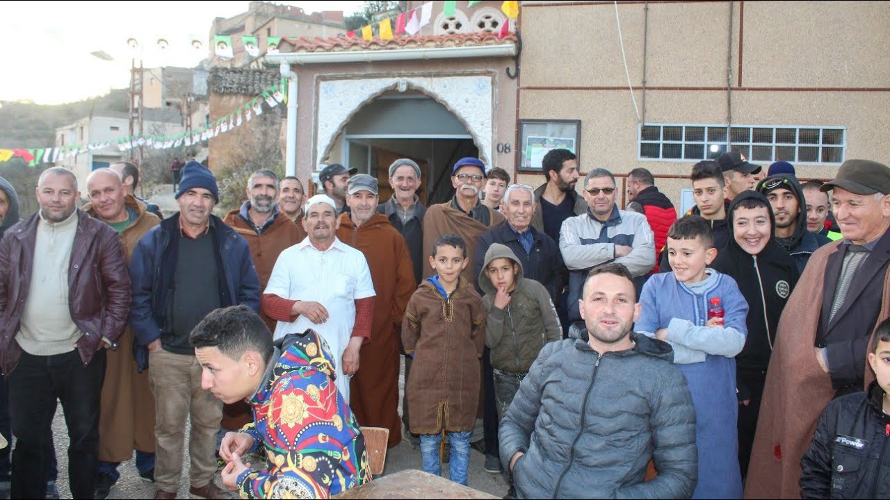 Village Ahfir Nath Mouhli célèbre yennayer 2973 avec un dîner collectif.